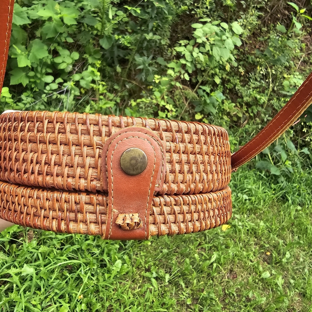 Round Rattan Crossbody Purse - Picture 3 of 5